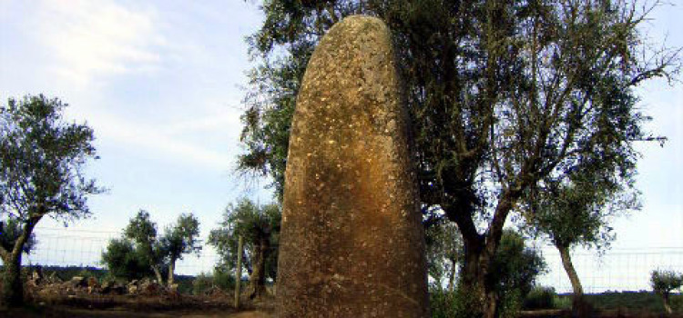 Menhir Monte Almendres, in Évora Menhir Monte Almendres, in Évora